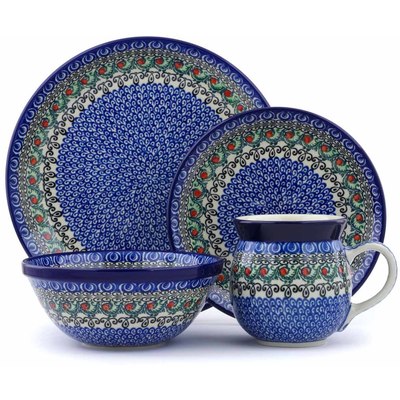 Polish Pottery 4-Piece Place Setting Holly Garland