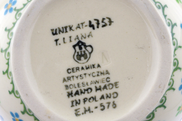 Bowl with Loop-Handle 6"