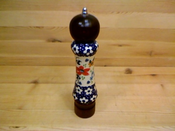 Pepper Grinder 8"
