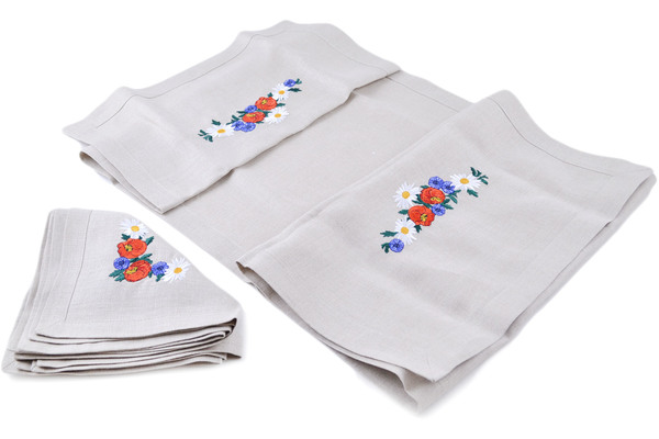 Table Runner with 4 Place Mats